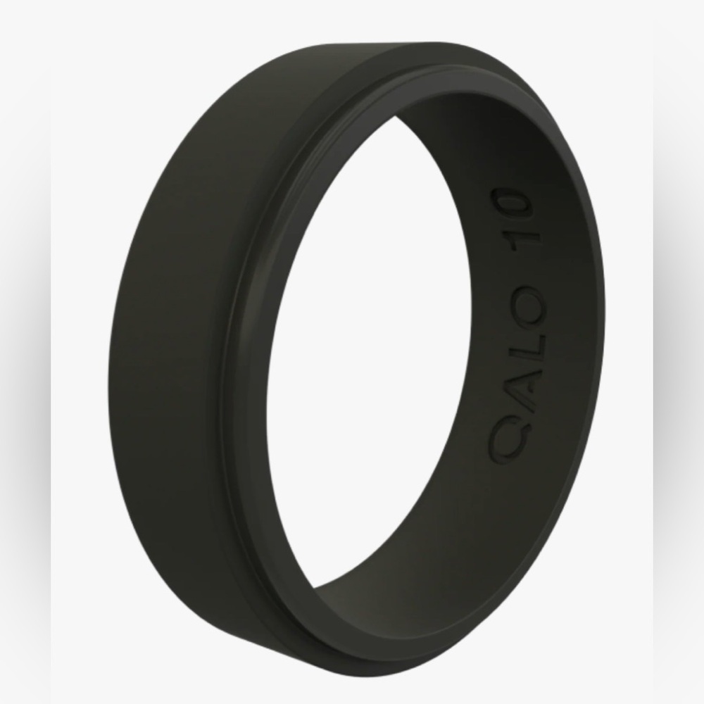 Qalo Narrow Polished Step Edge Silicone Ring - black size 7